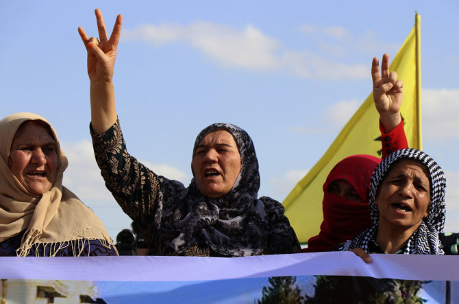 „Scanpix“/AP nuotr./Kurdės protestuotoja prieš karinę Turkijos operaciją