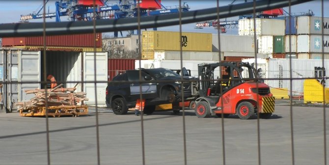 FNTT nuotr./audotų automobilių importu į Lietuvą bei jų prekyba užsiimanti bendrininkų grupė įtariama išvengusi daugiau nei 3 mln. mokesčių.