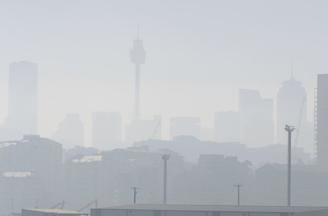 AFP/„Scanpix“ nuotr./Dėl gaisrų Sidnėjų gaubia smogas