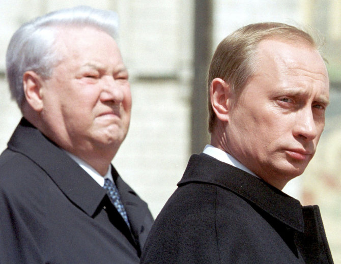 „Reuters“/„Scanpix“ nuotr./Borisas Jelcinas ir Vladimiras Putinas