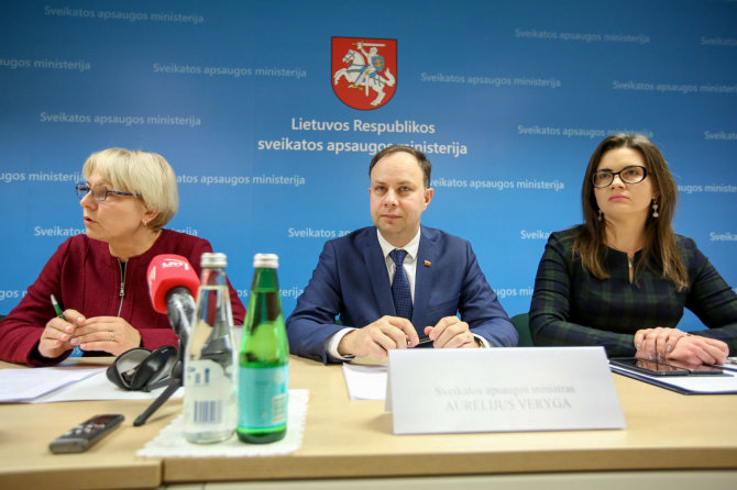 Vidmanto Balkūno / 15min nuotr./Spaudos konferencija Sveikatos apsaugos ministerijoje. L.Bušinskaitė-Šriubėnė dešinėje.