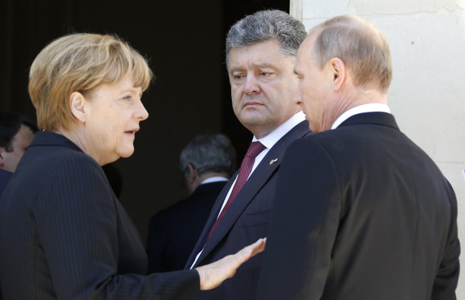 „Reuters“/„Scanpix“ nuotr./Angela Merkel, Petro Porošenka, Vladimiras Putinas