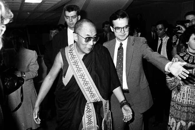 Dalai Lama Aukščiausioje Taryboje. 1991 m. Nuotr. aut. Valentinas Juraitis (Vyzdys)