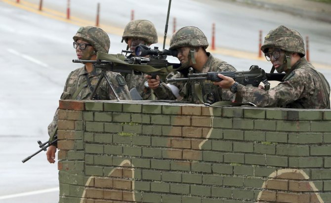 „Reuters“/„Scanpix“ nuotr./Pietų Korėjos kariai