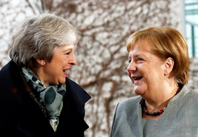 „Reuters“/„Scanpix“ nuotr./Theresa May ir Angela Merkel