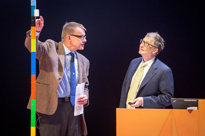 Leidyklos nuotr./Billas Gatesas ir Hansas Roslingas