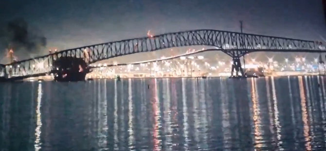 Kadras iš vaizdo įrašo/Baltimorės tilto griūtis