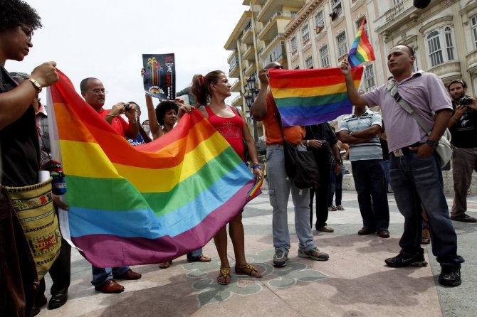 „Reuters“/„Scanpix“ nuotr./Homoseksualų teisių gynėjai Havanoje