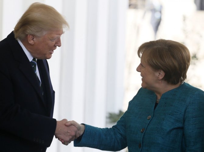 „Reuters“/„Scanpix“ nuotr./Donaldas Trumpas ir Angela Merkel
