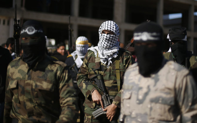 „Reuters“/„Scanpix“ nuotr./„Hamas“ kovotojai Gazoje