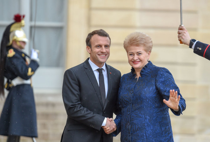 LR prezidento kanceliarijos/R.Dačkaus nuotr./Prezidentė susitiko su Prancūzijos vadovu Emmanueliu Macronu ir dalyvavo trijų Baltijos valstybių ir Prancūzijos Prezidentų darbo pietuose