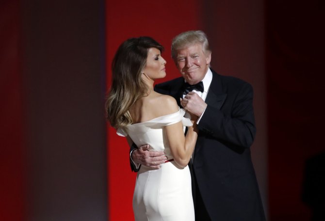 „Scanpix“/AP nuotr./Melania Trump ir Donaldas Trumpas