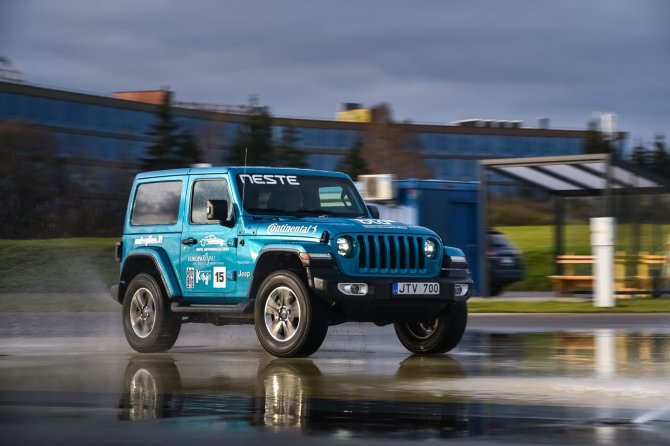 Metų automobilio nuotr./Jeep Wrangler Sahara 