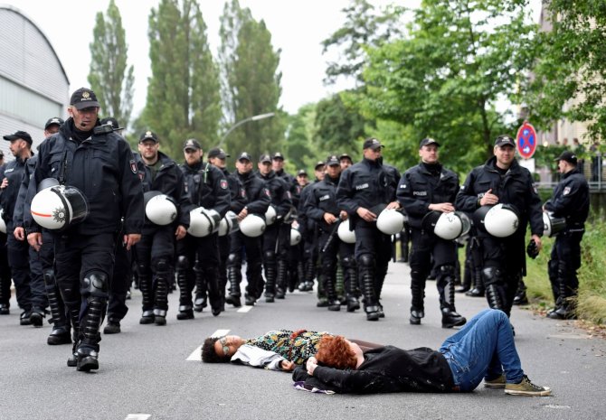 „Reuters“/„Scanpix“ nuotr./Protestai Hamburge prieš G-20 susitikimą