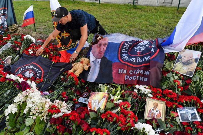 AFP/„Scanpix“ nuotr./Memorialas J.Prigožinui prie „Wagner“ būstinės Sankt Peterburge