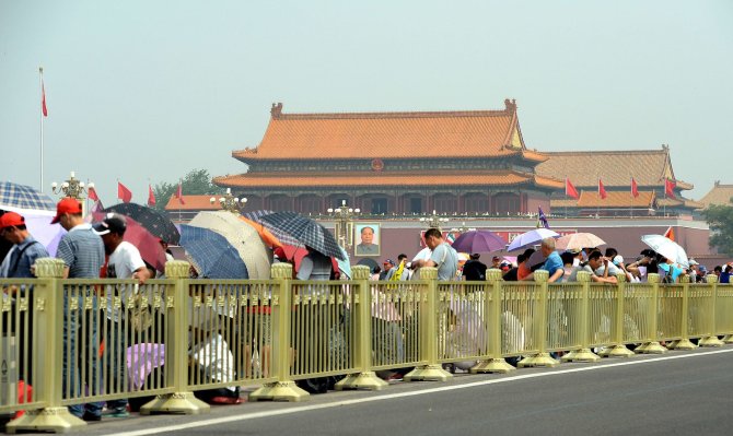 AFP/„Scanpix“ nuotr./Turistai Tiananmeno aikštėje