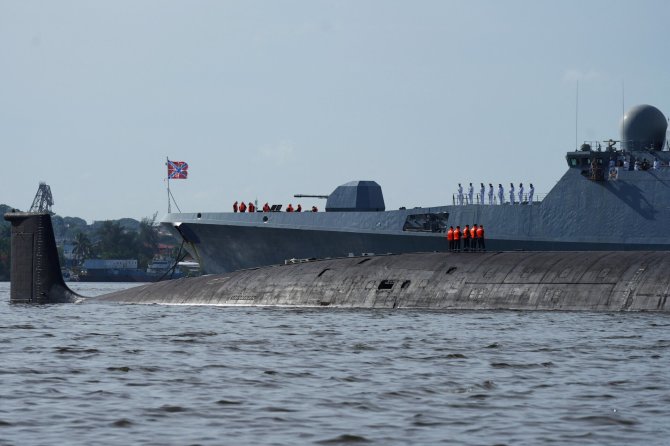 „Reuters“/„Scanpix“ nuotr./Rusijos atominis povandeninis laivas ir fregata