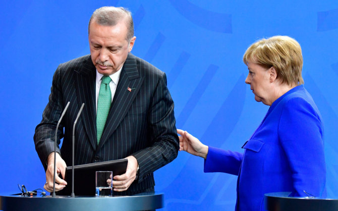 AFP/„Scanpix“ nuotr./Recepas Tayyipas Erdoganas ir Angela Merkel