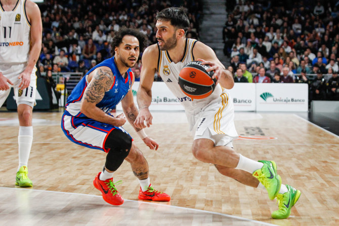 ZUMAPRESS / Scanpix nuotr./Facundo Campazzo prieš Shane'ą Larkiną