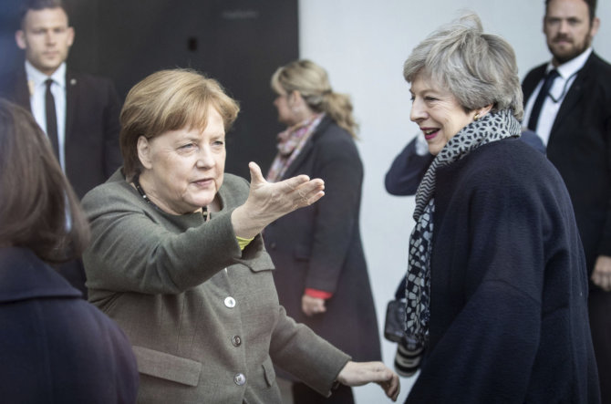 „Scanpix“/AP nuotr./Angela Merkel ir Theresa May