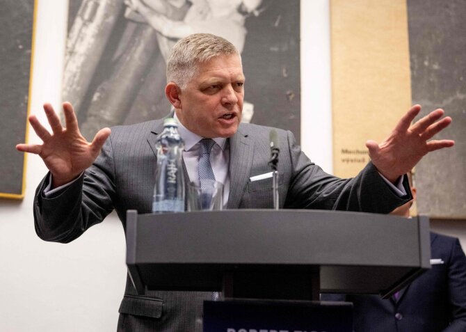 Robertas Fico / JOE KLAMAR / AFP
