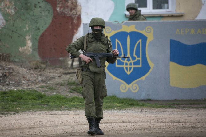„Reuters“/„Scanpix“ nuotr./Rusijos kariai Kryme 2014 metų pavasarį