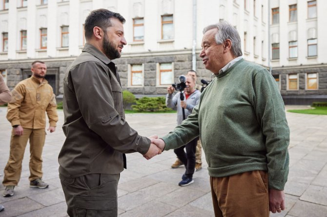 AFP/„Scanpix“ nuotr./Volodymyras Zelenskis, Antonio Guterresas susitikimo metu rugpjūčio mėn.