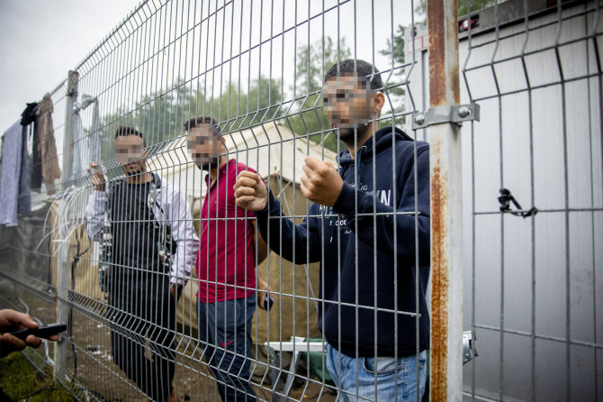 Luko Balandžio / 15min nuotr./Rūdninkų stovykloje migrantai laukia sprendimo dėl prieglobsčio