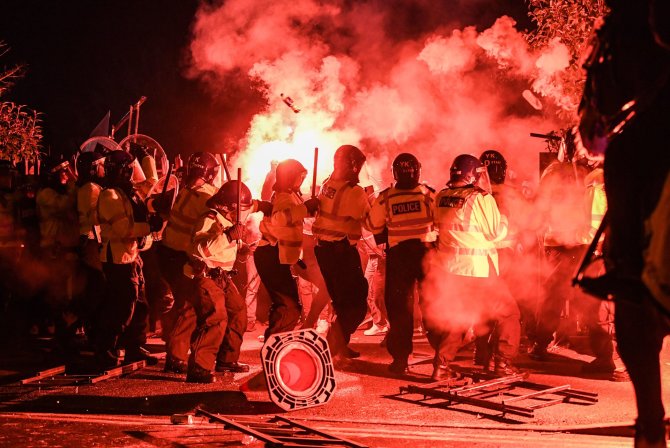 Vida Press nuotr./„Legia“ aistruolių grumtynės su pareigūnai Birmingeme