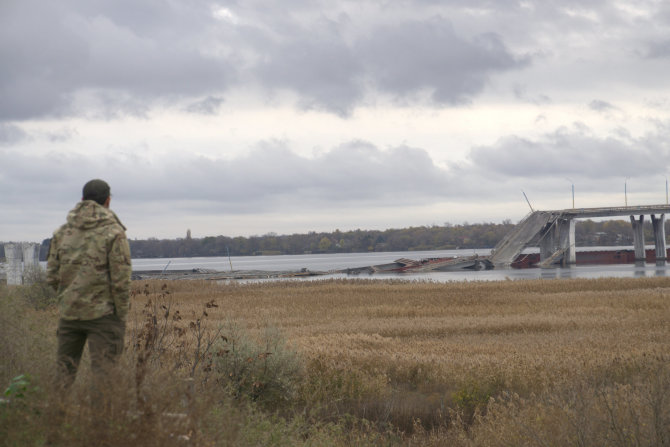 Oleksijaus Hodzenkos/Ukrainos Gynybos ministerijos nuotr./Išlaisvintas Chersonas ir Antonivkos tiltas