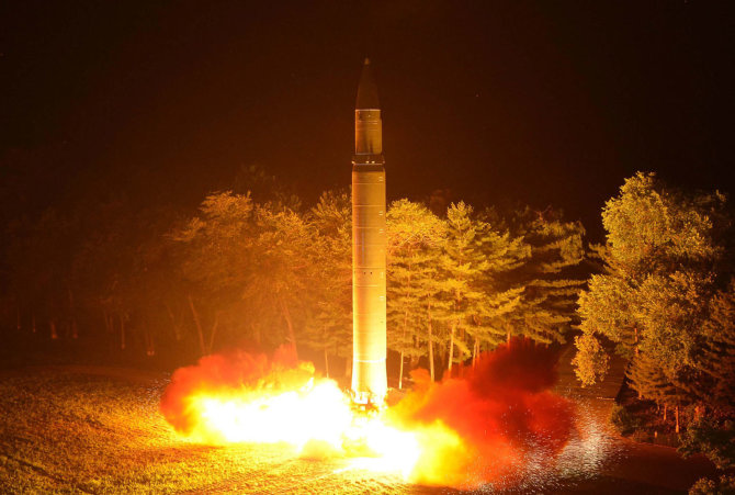„Scanpix“/AP nuotr./Šiaurės Korėjos raketa „Hwasong-14“