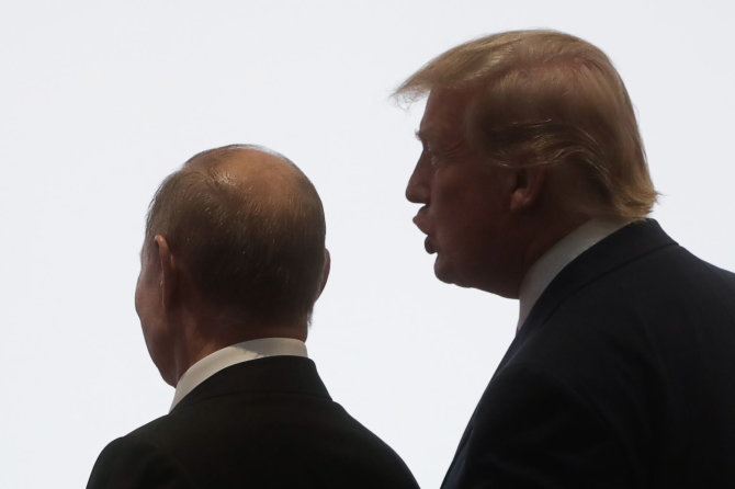 „Scanpix“/ITAR-TASS nuotr./Vladimiras Putinas ir Donaldas Trumpas