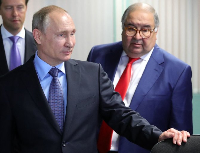 AFP/„Scanpix“ nuotr./A.Usmanovas ir V.Putinas