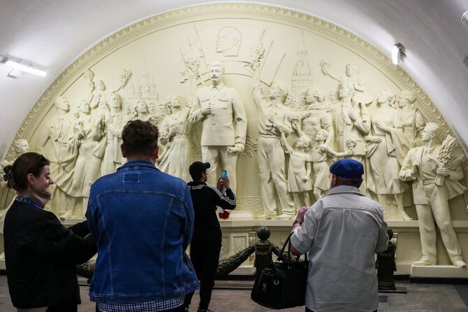 Josifo Stalino skulptūra Maskvos metro stotyje / Sergei Bulkin / ZUMAPRESS.com