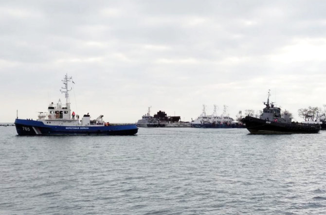 „Scanpix“ nuotr./Rusijos pernai perimti ir ką tik Ukrainai grąžinti laivai