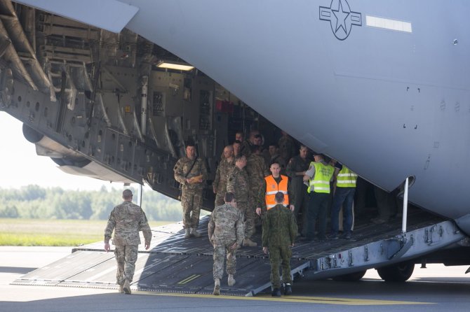 Irmanto Gelūno/15min.lt nuotr./JAV kariniai lėktuvai Vilniuje