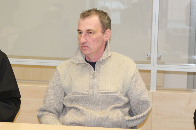 A.Jašinskienės/15min.lt nuotr./Avarijos Plungės rajone sukėlimu kaltinamas Igoris Cvetkovas yra netekęs rankos. 