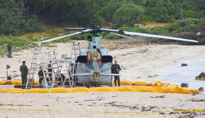 „Scanpix“/AP nuotr./JAV karinis sraigtasparnis Okinavoje