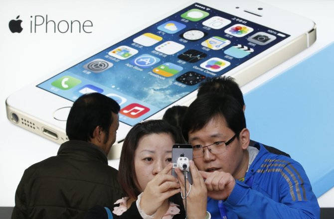 „Reuters“/„Scanpix“ nuotr./Išmanieji telefonai „Apple iPhone“