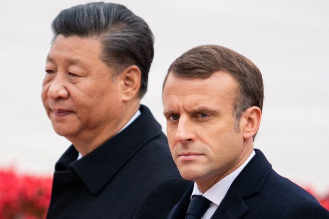 „Scanpix“ nuotr./Xi Jinpingas, Emmanuelis Macronas
