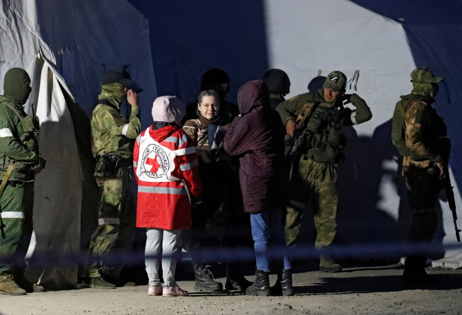 „Reuters“/„Scanpix“ nuotr./Evakuacija iš „Azovstal“ gamyklos