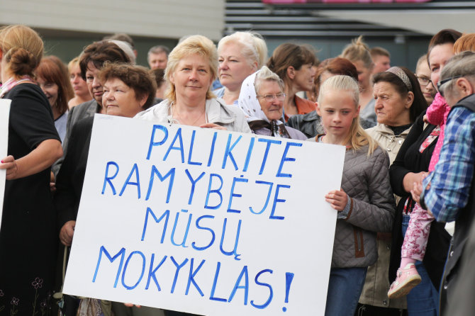 Juliaus Kalinsko/15min.lt nuotr./Tautinių mažumų mokyklų piketas