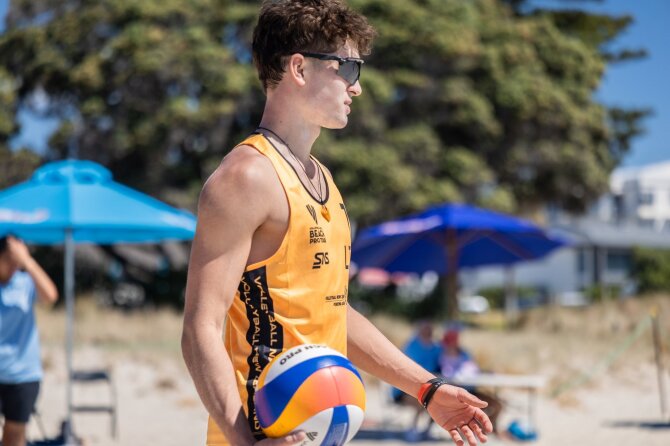 „Volleyball New Zeland“ nuotr./Lietuvos paplūdimio tinklininkai Raigardas Mačionis ir Dovydas Sinkevičius Naujoje Zelandijoje