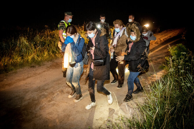 Vidmanto Balkūno / 15min nuotr./Varėnos rajone sulaikyti migrantai