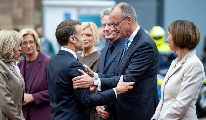 Emmanuelis Macronas ir Friedrichas Merzas / Laszlo Pinter / dpa/picture-alliance