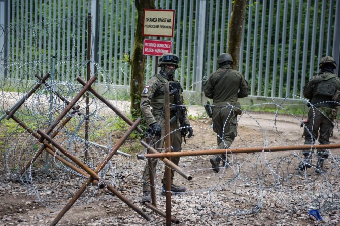 Išskirtinė zona Lenkijos-Baltarusijos sienoje / Attila Husejnow / ZUMAPRESS.com