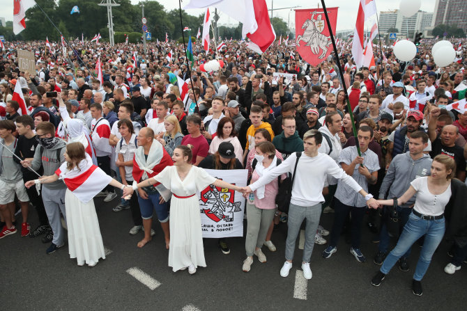 „Scanpix“ nuotr./Protestuotojai Minske