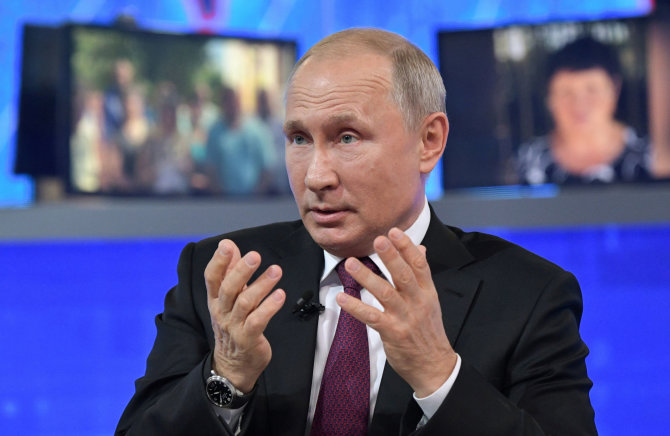 „Reuters“/„Scanpix“ nuotr./V.Putinas eilinį kartą atsakinėjo į rusų klausimus