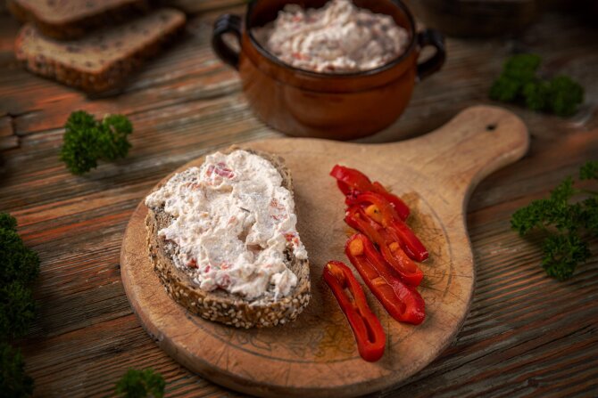 Envato nuotr./Pikantiškam skoniui – plaktas sviestas su raudona saldžiąja paprika