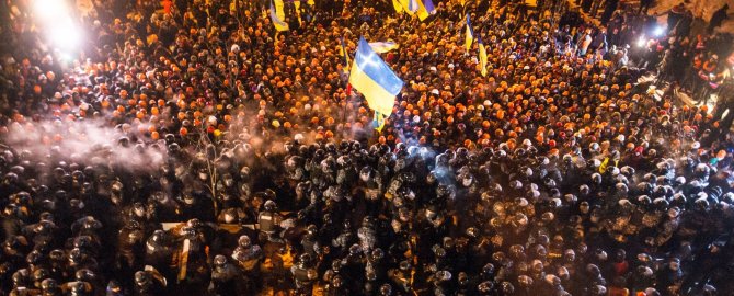 AFP/„Scanpix“ nuotr./Policijos ir protestuotojų susirėmimas Kijeve